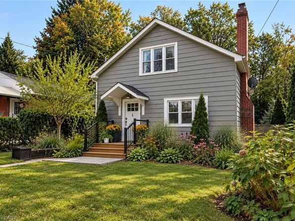 71 Creighton Rd, Hamilton, ON L9H 6E3