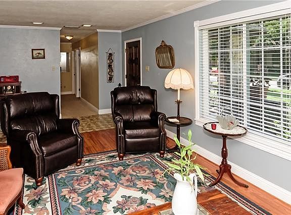 4th image of 3106 Berkshire Dr