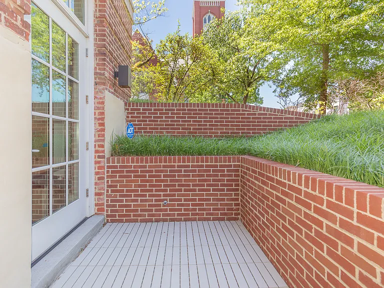 901 D St NE #1 — Photo 47