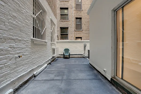 Rented by Compass | media 7