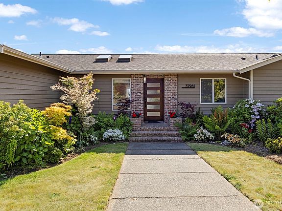 4th image of 37981 Hood Canal Drive NE