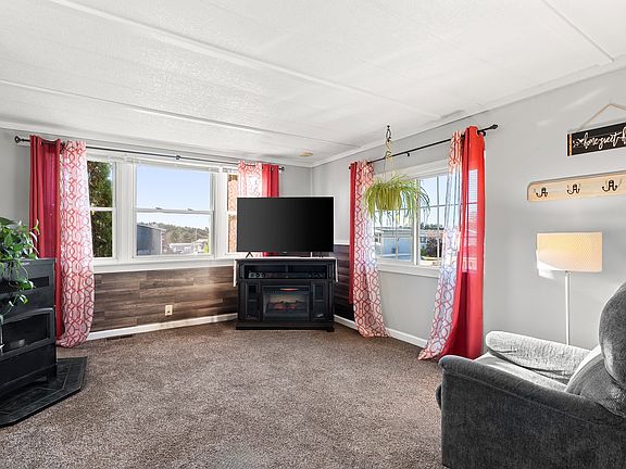 4th image of 49 Louie Ln