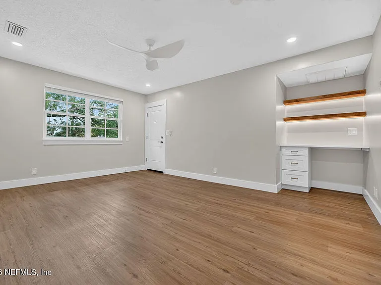 2247 Riverside Ave #6 — Photo 4