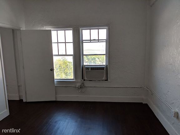 5th image of 220 23rd St APT 502