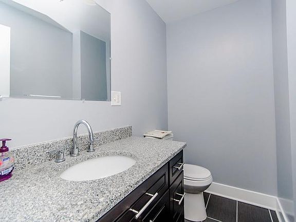 4th image of 2342 W Augusta Blvd #1R