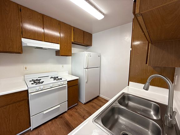 5th image of 4018 Camero Ave #2