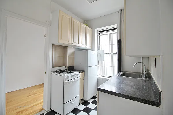 Rented by Julianna Realty Corp | media 27