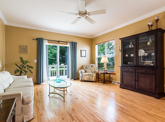3rd image of 2810 Gateway Cir