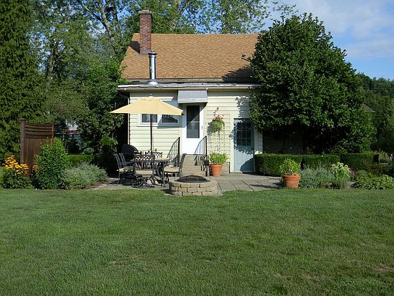 3rd image of 64 Leonard St