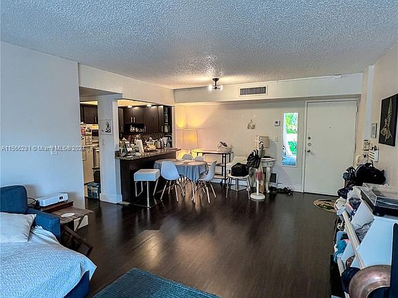 4th image of 2715 Tigertail Ave APT 204