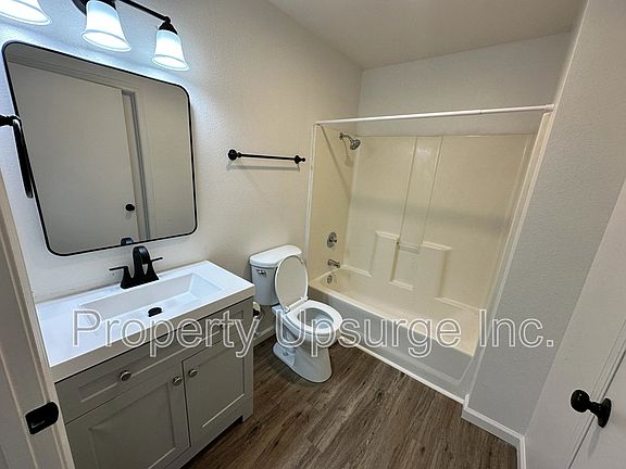 3rd image of 1529 Willis St #7