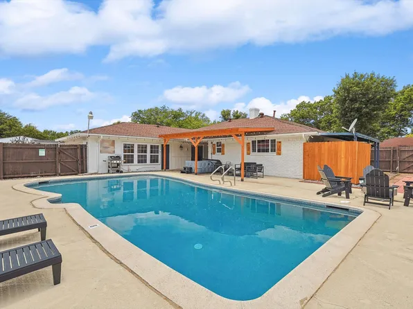 1012 Clover Dale Ln, Desoto, TX 75115