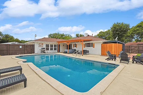 1012 Cloverdale Ln Photo 1