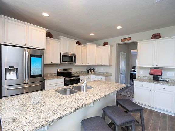 5th image of 51 Alegro Dr