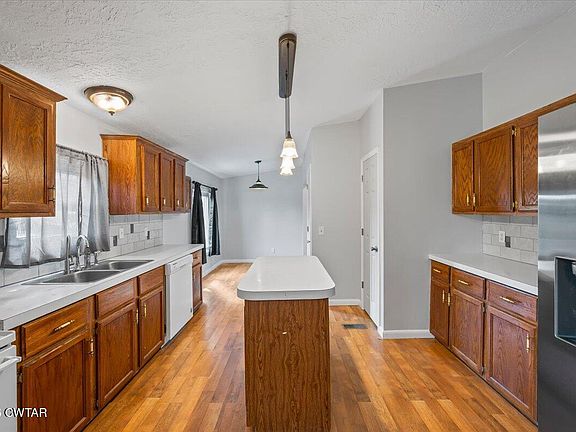 4th image of 289 Cedar Park Dr