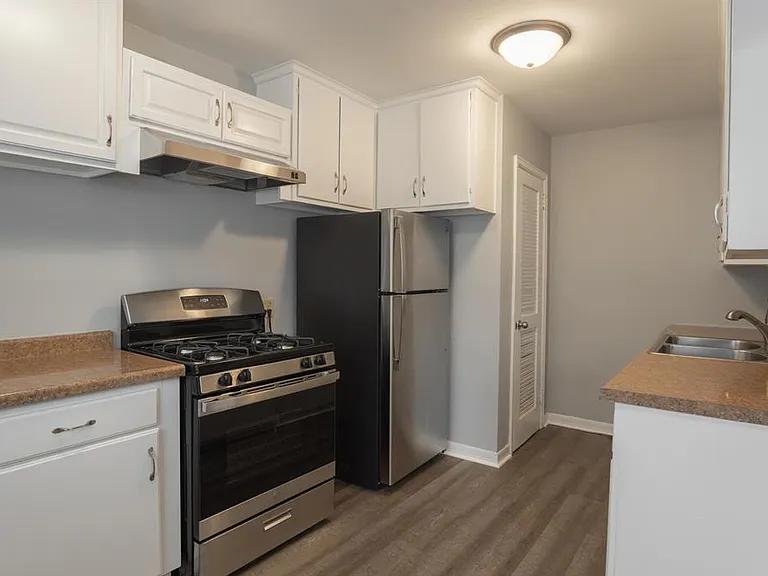 5048 Girard Ave N — Photo 3