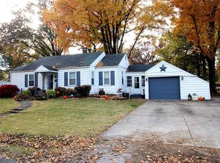 2 Circle Dr, Centralia, IL 62801