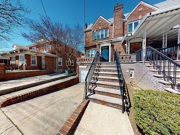 2nd image of 2721 Avenue