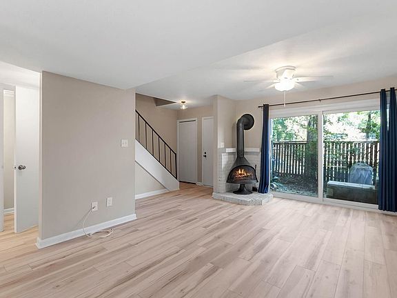 5th image of 203 Westwood Dr #203