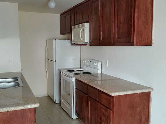 3rd image of 7448 Franklin Blvd APT 2
