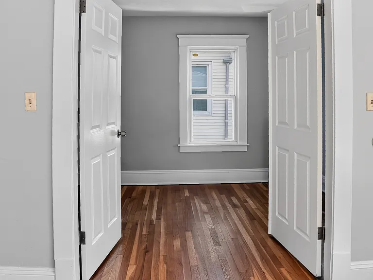 25-27 Woodlawn St #2 — Photo 14