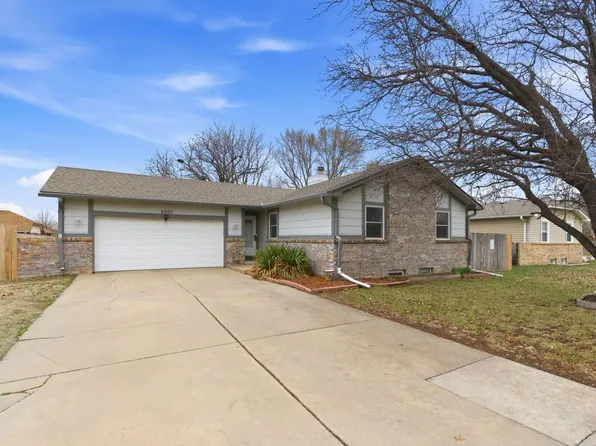 8928 E Dos Rios St, Wichita, KS 67207