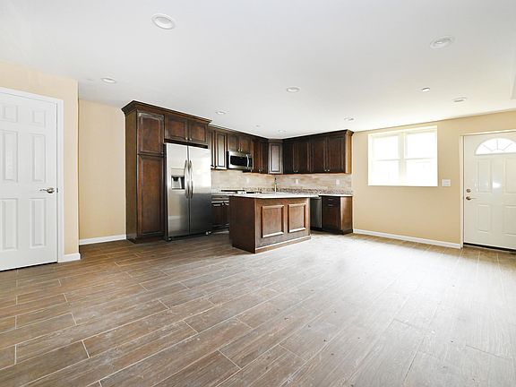5th image of 5720 163rd St #1
