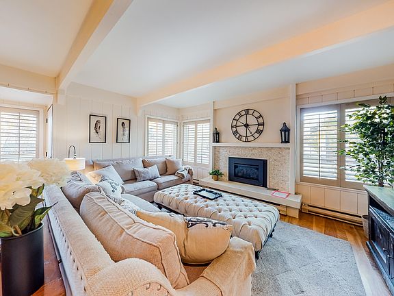 3rd image of 1337 Creekside Ln #1337