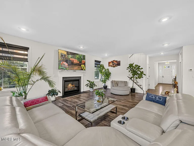 319 Tulip Ct — Photo 18