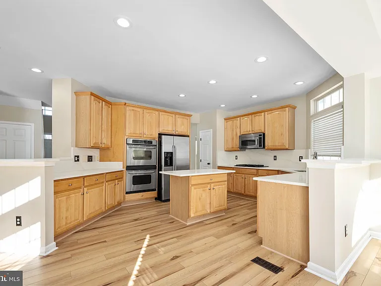 9320 Birch Cliff Dr — Photo 23