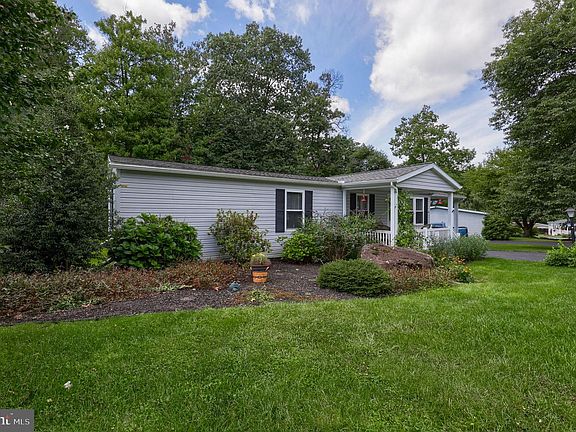 3rd image of 322 Maple Ave