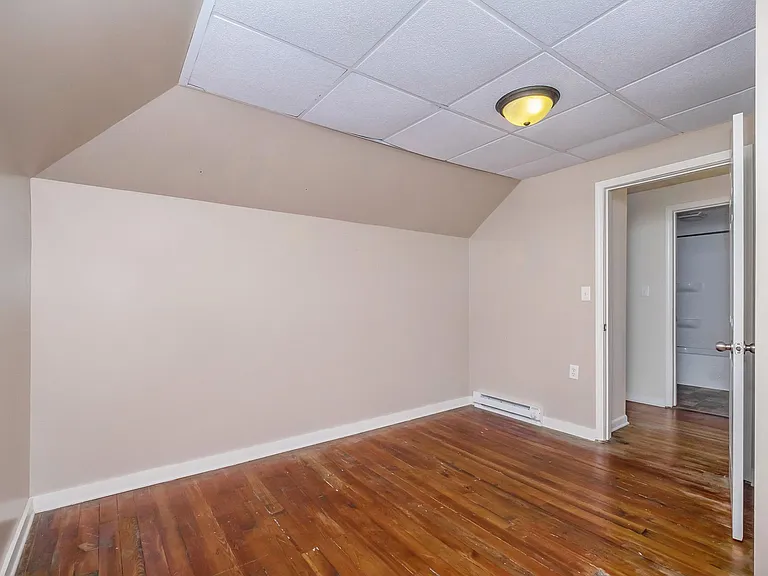 960 Pine Ave NW — Photo 16