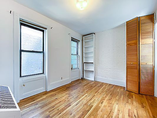 5th image of 346 E 10th St APT 16