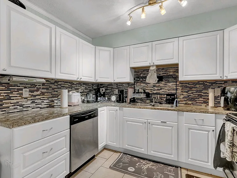 341 Longfellow Dr — Photo 5