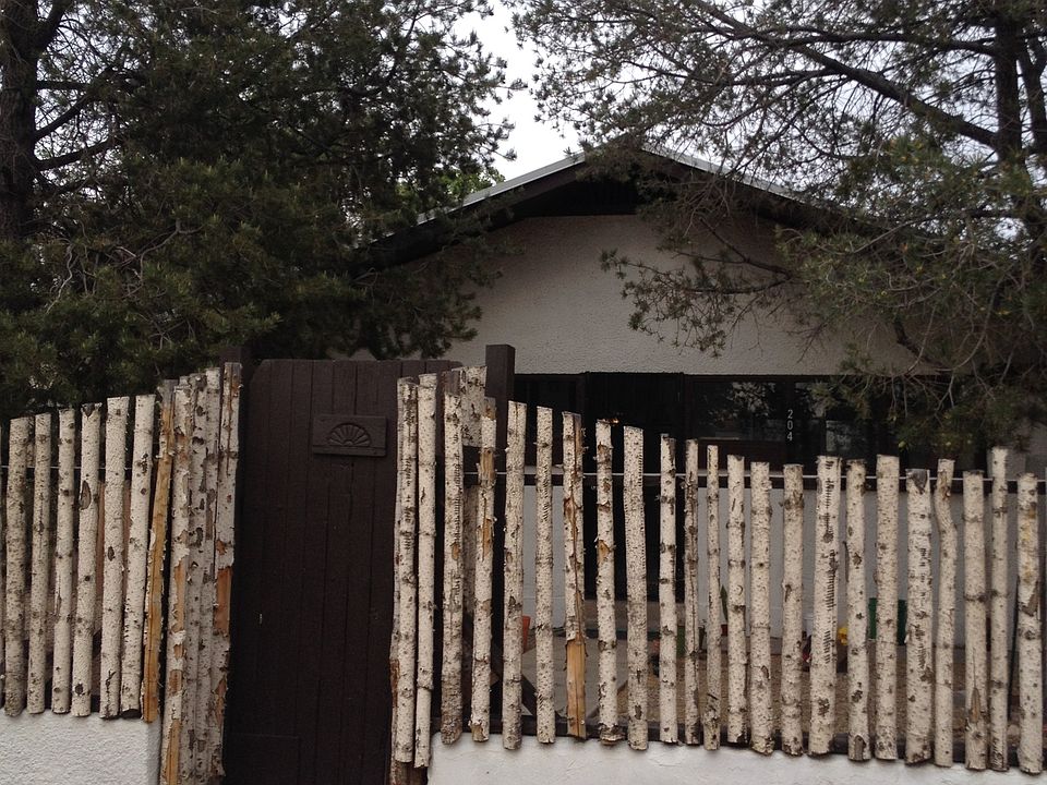 Front yard with coyote fencing