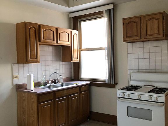 4th image of 2007 S Blue Island Ave APT 2R