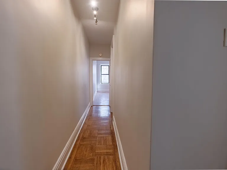 76 Romaine Ave #4 — Photo 3