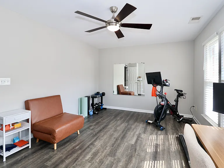 17633 Delmas Dr — Photo 32