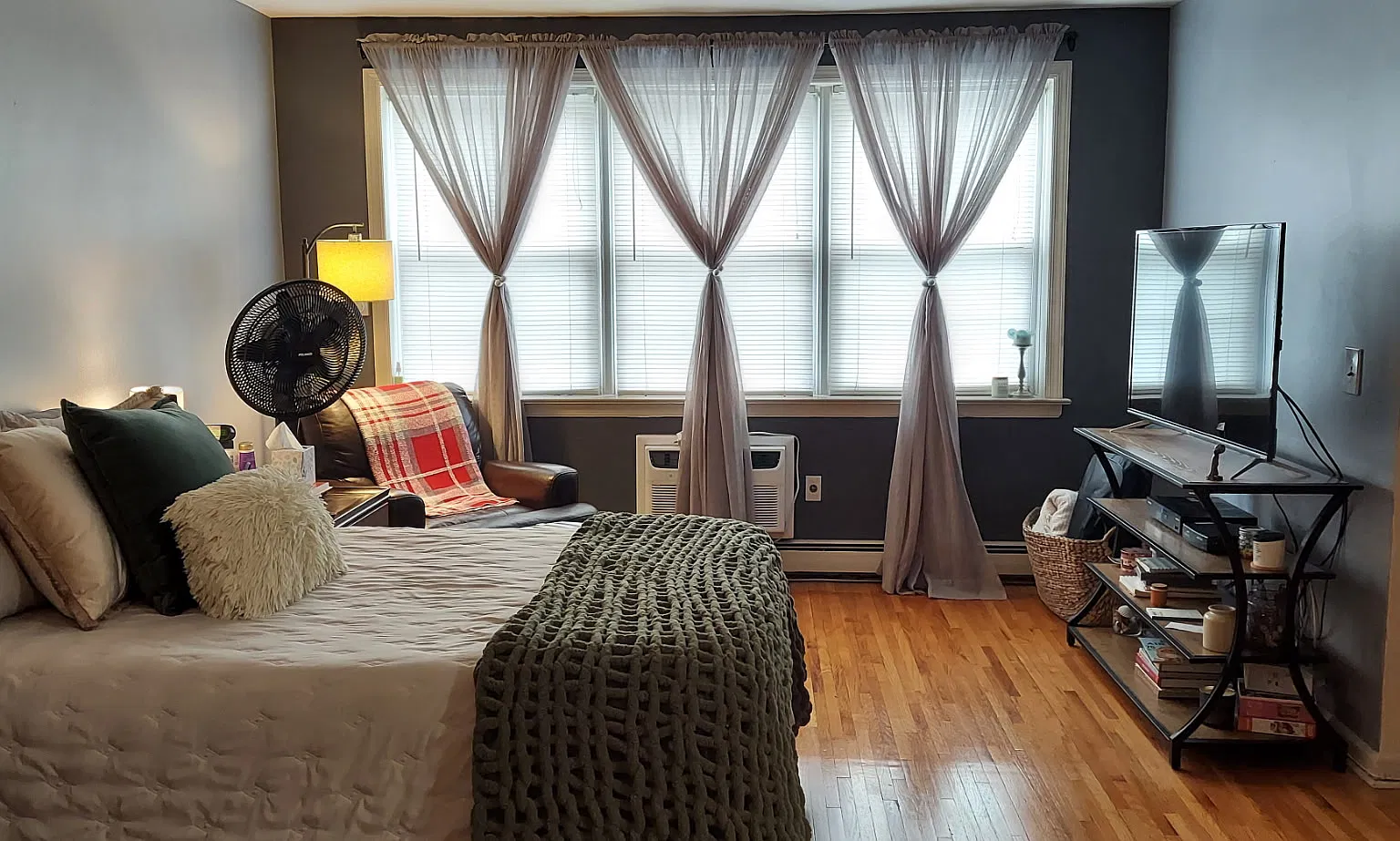 Studio, 400 sqft, $1,400 — Photo 3
