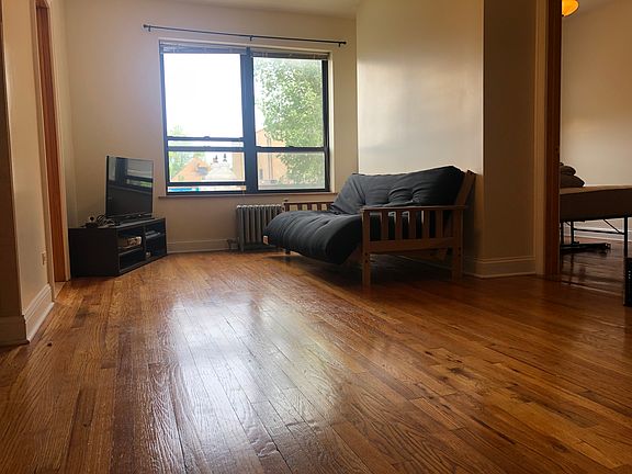 2nd image of 4538 N Clark St APT 205