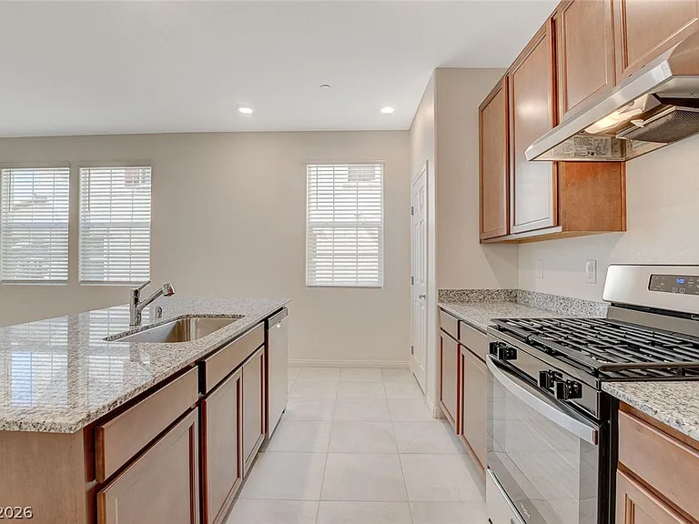 2615 Esposende St — Photo 16