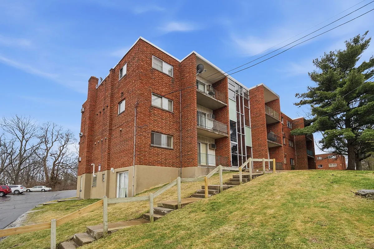 Building Photo - 620 Pedretti Ave