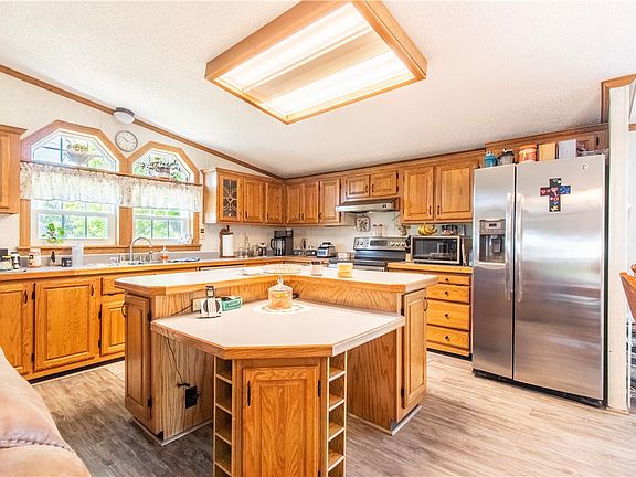 4th image of 237 Bishop Rd