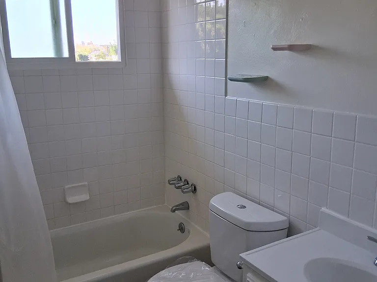 7236 Fountain Ave #17 — Photo 4