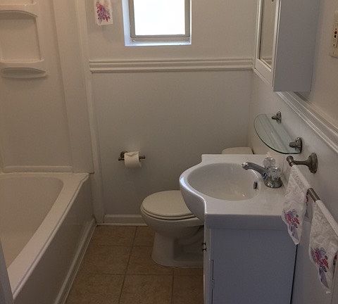 4th image of 1959 Lakewood Cir S