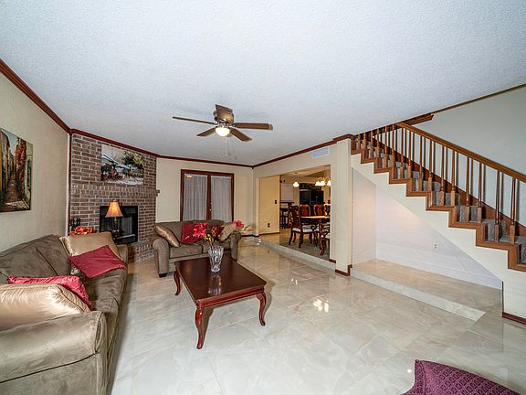 4th image of 608 Woodlark Pl