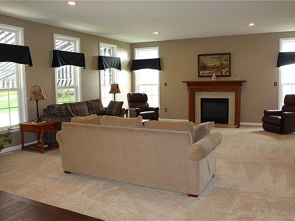 5th image of 384 Stonehenge Dr