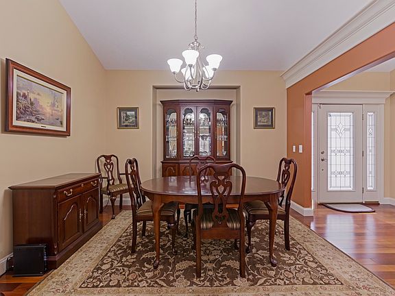 4th image of 3710 Helen Dr