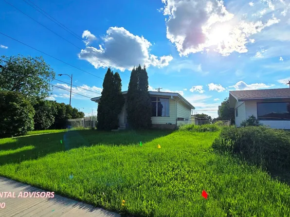 12804 81st St NW, Edmonton, AB T5C 1M9