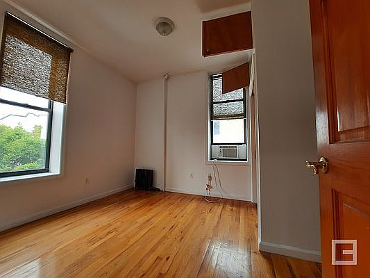 3rd image of 518 Willoughby Ave APT 3E